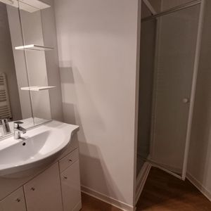 Location Appartement 2 pièces 46m² GALLARGUES LE MONTUEUX 30660 - Photo 2