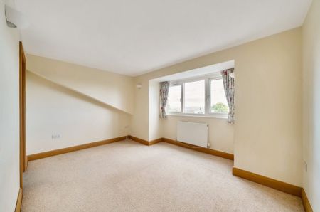 3 Bedroom House - Crescent Close, Winchester - Photo 2