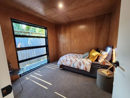 Fully Furnished Three bedroom home - Photo 2