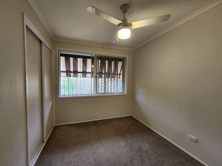 CABOOLTURE - COZY & HOMELY - Photo 3