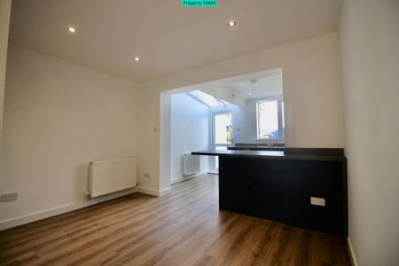 2 bedroom end of terrace house to rent - Photo 3