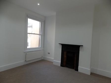 3 bedroom flat to rent - Photo 2
