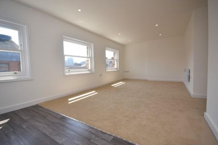 2 bedroom Flat To Let - Photo 2