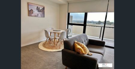 Furnished 1 bedroom, 1 car park and large balcony next to Highpoint - Photo 3
