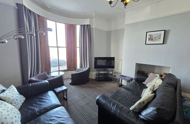 Room 2, Flat 10, 31-33 Blenheim Terrace, Scarborough - Photo 1