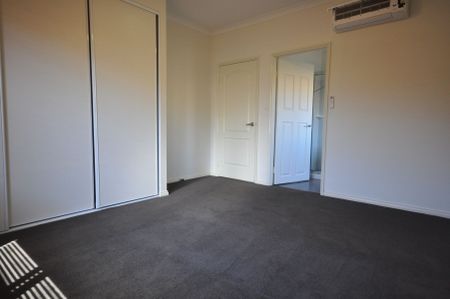 MODERN BROOME STYLE HOME - 4x2 with all the Extras - Photo 3