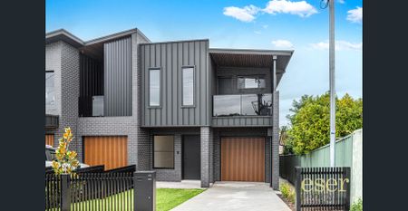 NEAR NEW DUPLEX! - Photo 2