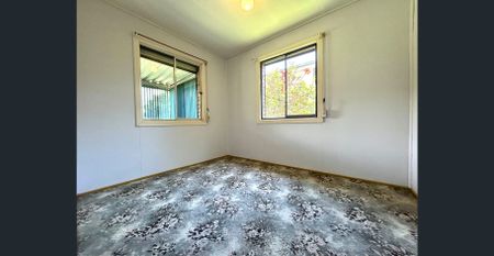 Charming Wynnum Home - Spacious Living with a Paddock-Style Backdrop - Photo 5