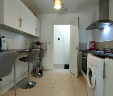 House of multiple occupation to rent - Photo 6