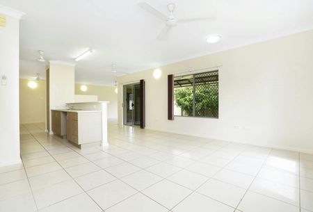 PRESTIGIOUS HOUSE IN QUITE LOCATION! - Photo 4