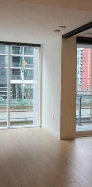 Modern 1 Bed, 1 Bath, Den, Parking, Downtown, Balcony & More! - Photo 1