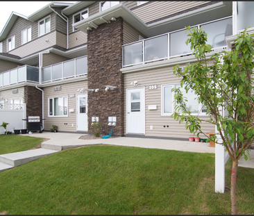 2 Bedroom Walk-out Townhouse in Hampton Village - Photo 3