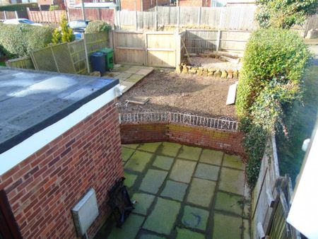 2 bedroom semi-detached house to rent - Photo 3