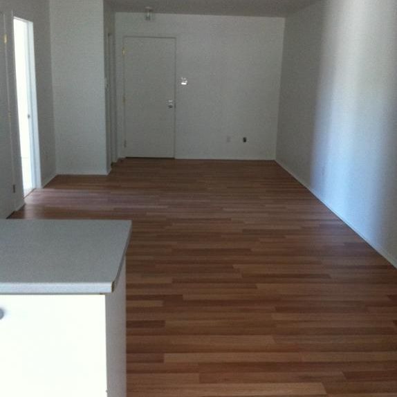 Grand 4 1/2 impeccable 1er étage à louer - Photo 1