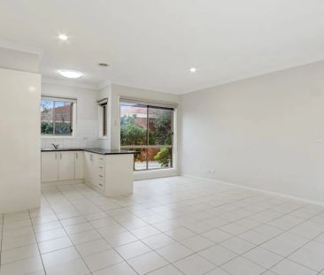 SPACIOUS TOWNHOUSE IN HEART OF EPPING - Photo 1