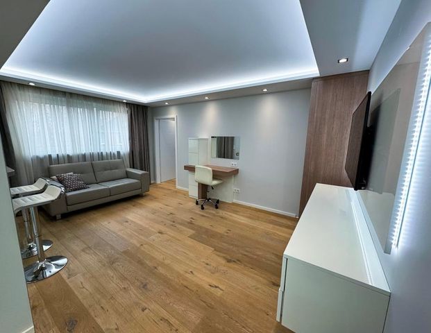 Mobilierte 2,5-Zimmer-Wohnung-Bilk-Düsseldorf-Mietangebot - Photo 1