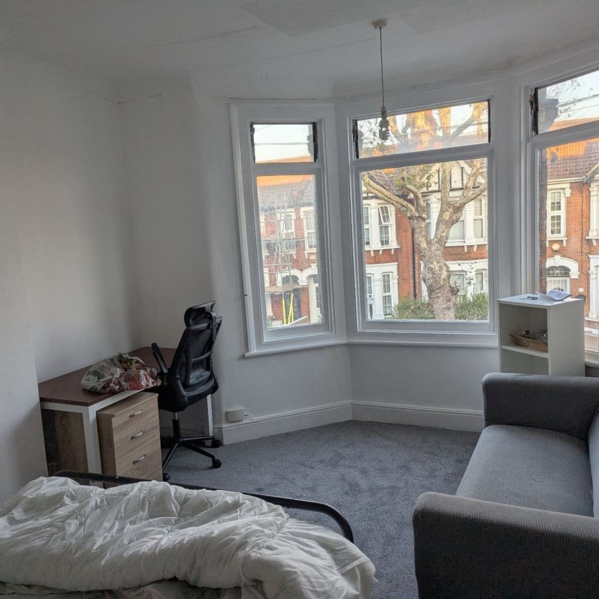 Room in a Shared House, Boundary Road, E13 - Photo 1