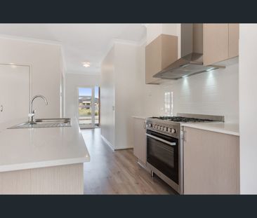 1/14 Huon Court, Waurn Ponds, Vic 3216 - Photo 3