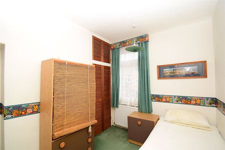 2 bed terraced house to rent in Franklin Street, Scarborough, YO12 - Photo 2