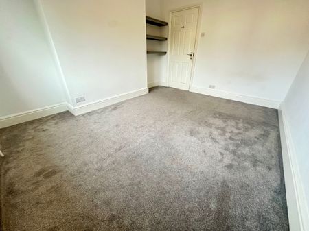 Ensbury Avenue, Bournemouth - Photo 3