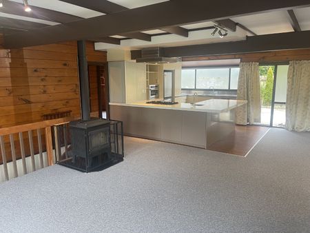 3 Treetop Lane, Paparangi - Photo 3