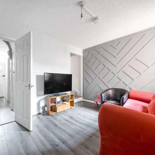 Reading, Berkshire, RG6 - Photo 1