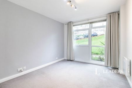 2 bedroom apartment to rent Beechcroft Manor, Weybridge, Surrey, KT13 - Photo 3
