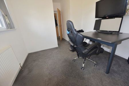 3 bedroom House in Iveson Drive, Leeds - Photo 3