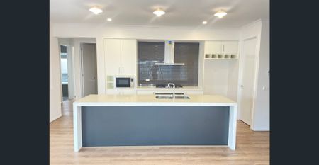 Family Home in Averley Estate- on Border of Pakenham East - Photo 3