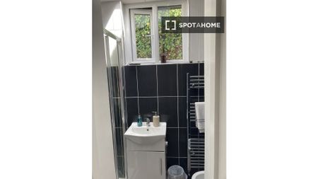 Room for rent in shared 3-bedroom house in Dublin - Photo 4