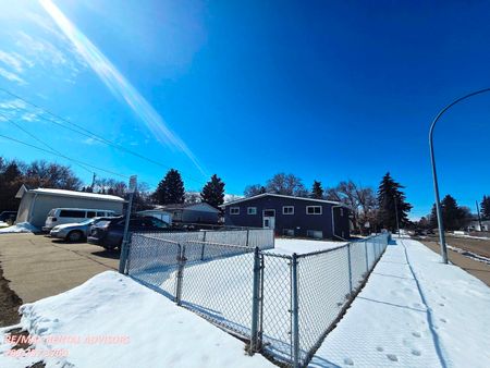 #2 11839 45 Street Northwest - Photo 2