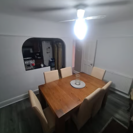 1 bedroom in a house share to rent - Photo 1