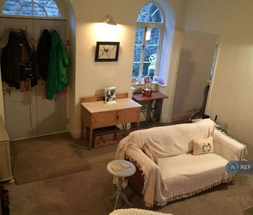 2 bedroom semi-detached house to rent - Photo 2