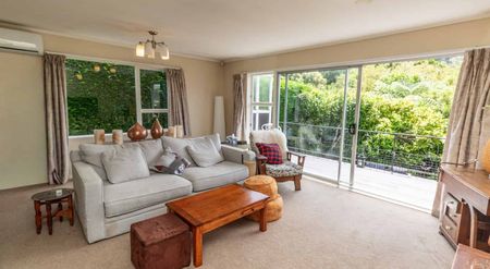 Large Family Home - Photo 2