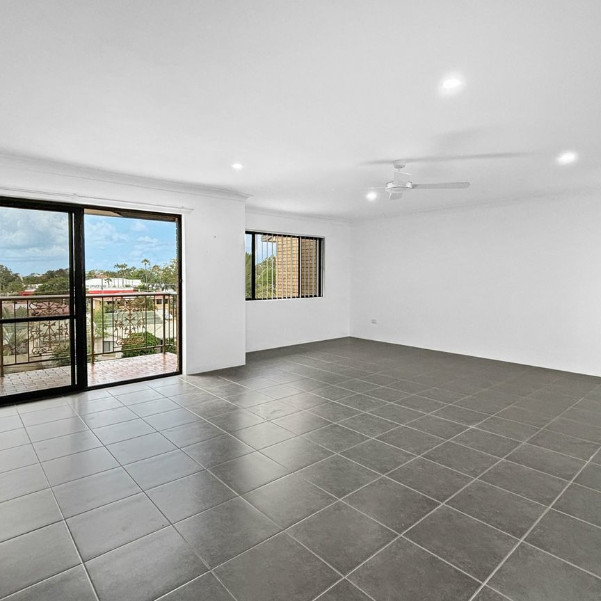 Top Floor Apartment with Water Views - Photo 1