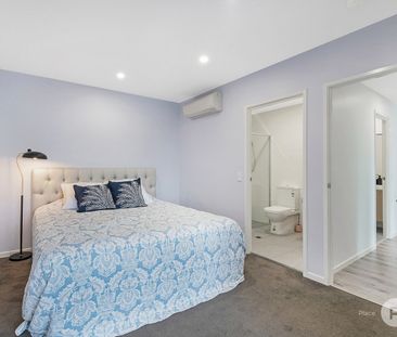 Massive Two Bedroom Apartment Close to Everything! - Photo 4