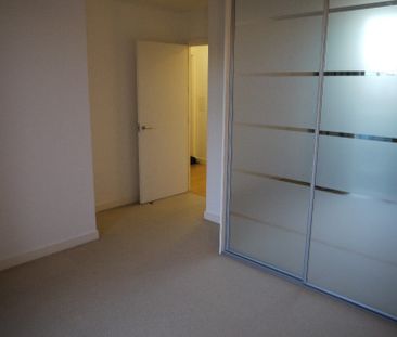 2 Bed Flat, Union Park, SE10 - Photo 4