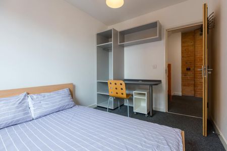 1 bedroom in a house share to rent - Photo 5