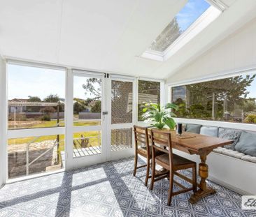 Welcome to Sunshine Cottage - Where Classic Charm meets Modern Luxury - Photo 6