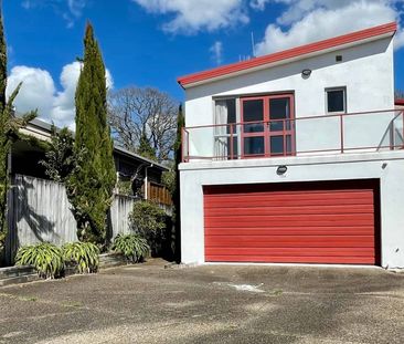 Spacious Townhouse | Temporary Reduced Rent! - Photo 4