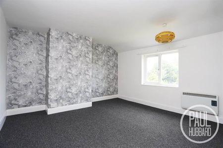 Beccles Road, Lowestoft, NR33 - Photo 3
