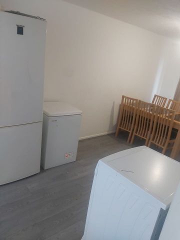 Room in a Shared House, Fernhill Way, L20 - Photo 2