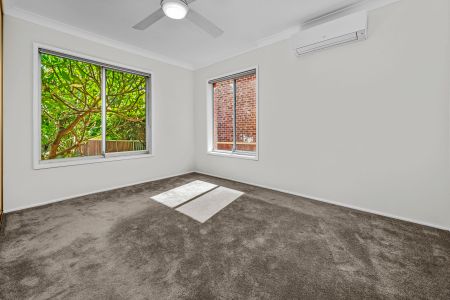 DELIGHTFUL MODERN HOME - Photo 5