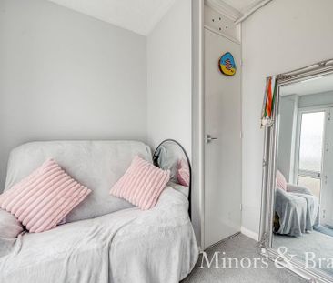 3 bedroom semi-detached house to rent - Photo 3