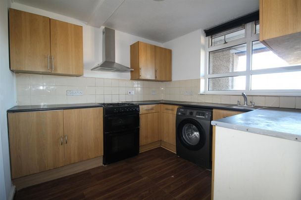 3 Bedroom Flat - Purpose Built To Let - Photo 1