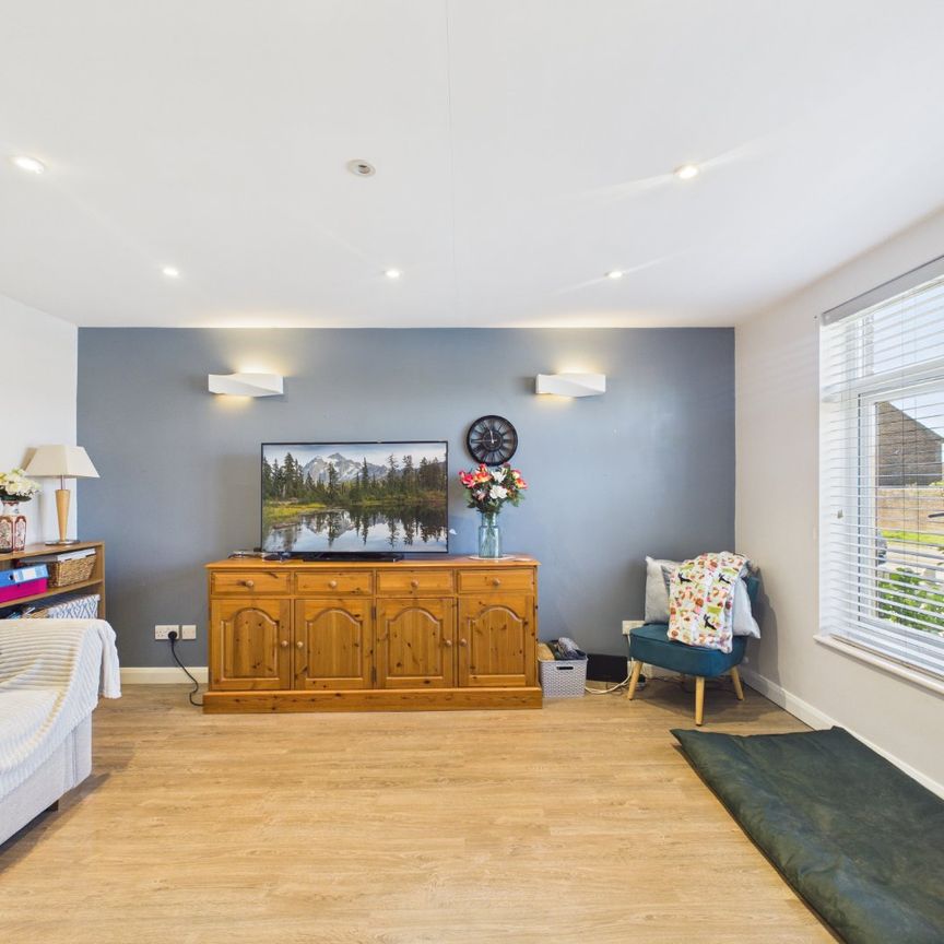 4 bedroom House in Mainprize Road, Bracknell - Photo 1