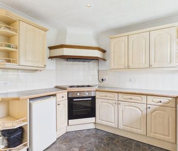 3 bedroom semi-detached house to rent - Photo 4