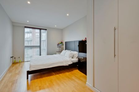 The Heart, New Zealand Avenue, KT12 - Photo 3