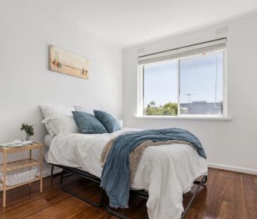 Light-Filled One-Bedroom in a Prime Elwood Location - Photo 2