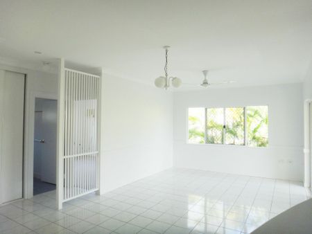 BRIGHT & AIRY IN MANOORA - Photo 2